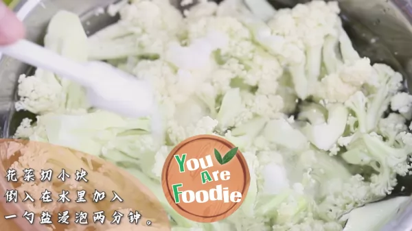 Cauliflower in a dry pot