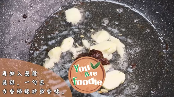 Cauliflower in a dry pot