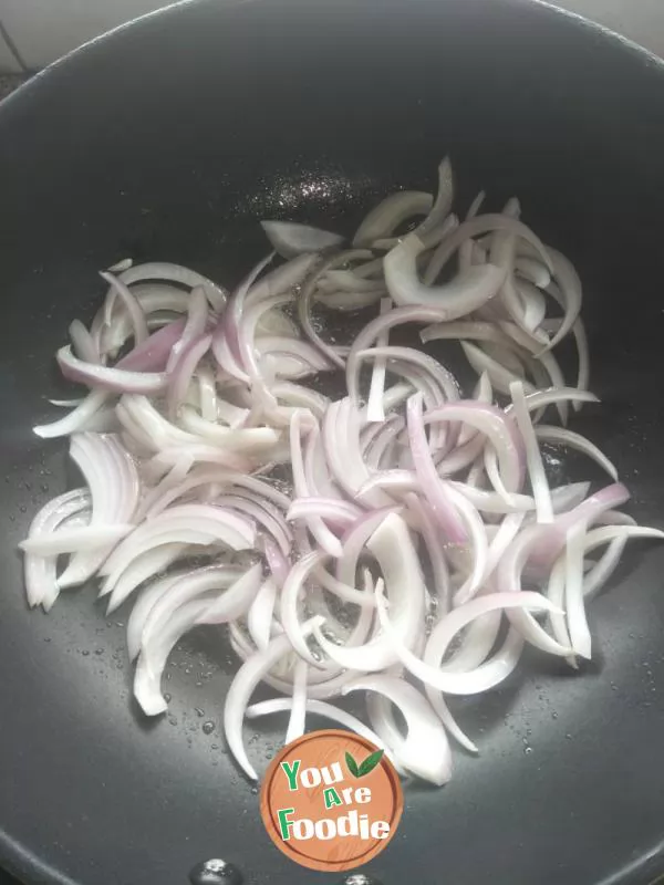 Fried onion with shredded pork