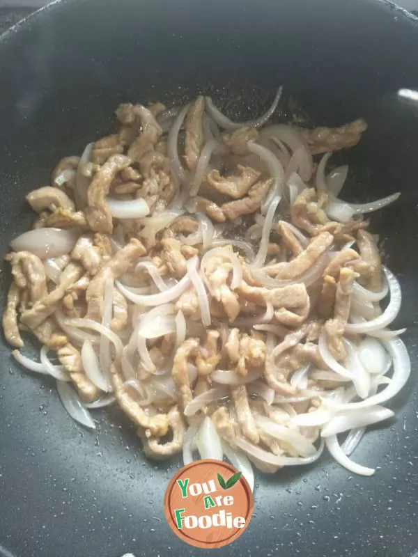 Fried onion with shredded pork