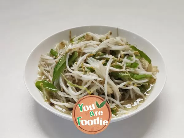 Bean sprouts with green pepper