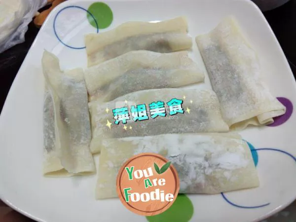 Pot stickers stuffed with Chinese toon and meat