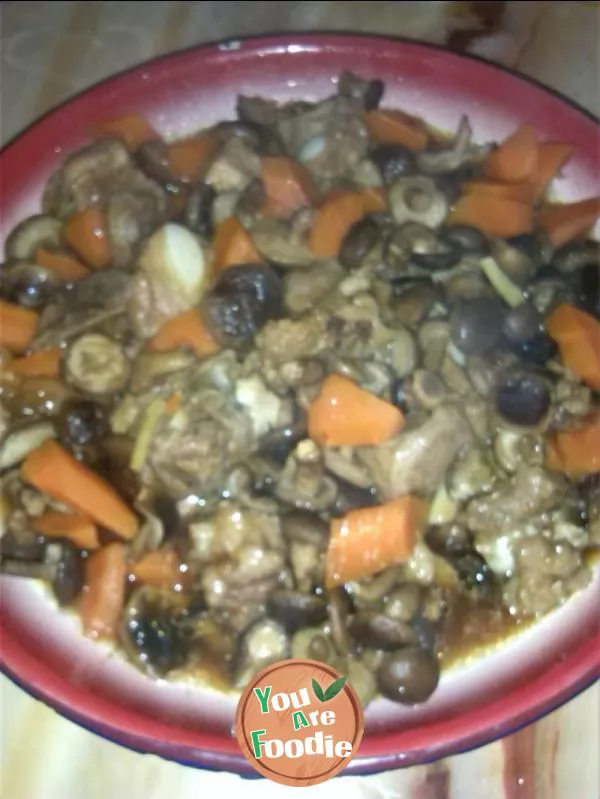 Steamed spareribs with mushrooms