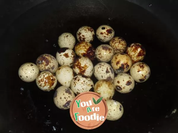 Quail eggs in tomato sauce