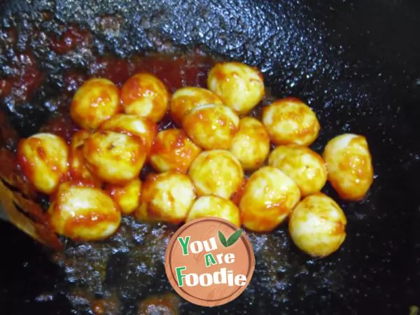 Quail eggs in tomato sauce