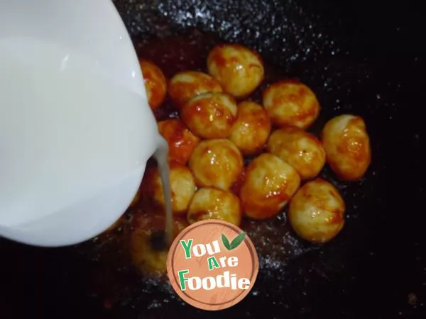 Quail eggs in tomato sauce