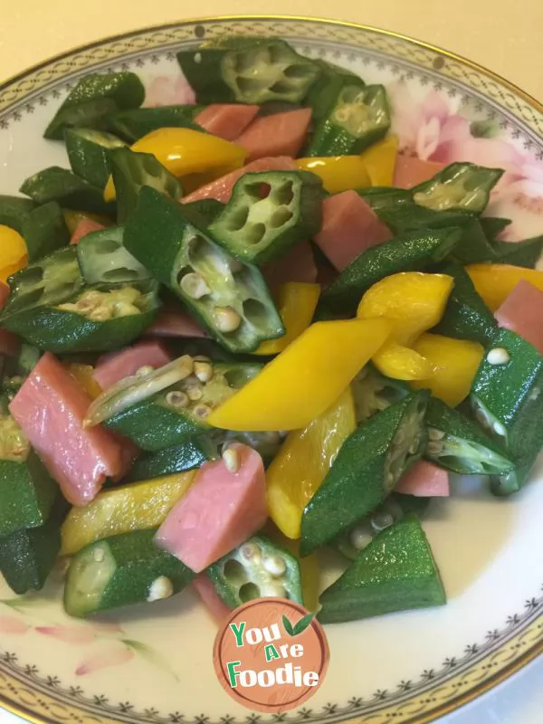 Fried okra with sweet pepper