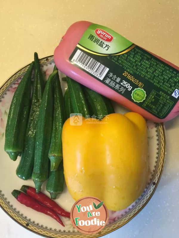 Fried okra with sweet pepper