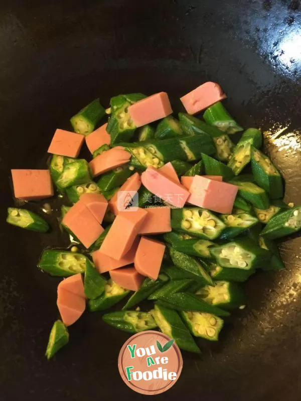 Fried okra with sweet pepper