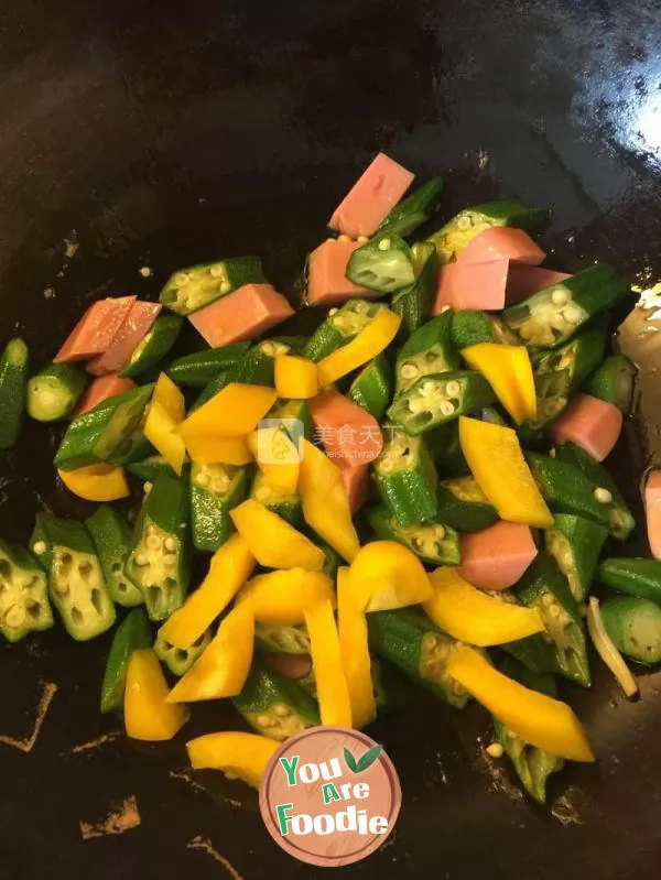 Fried okra with sweet pepper