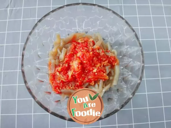 Konjak in tomato sauce