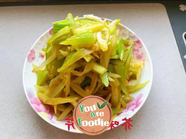 Mixed celery with mustard flavor