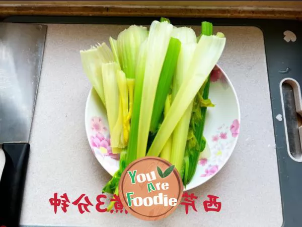 Mixed celery with mustard flavor