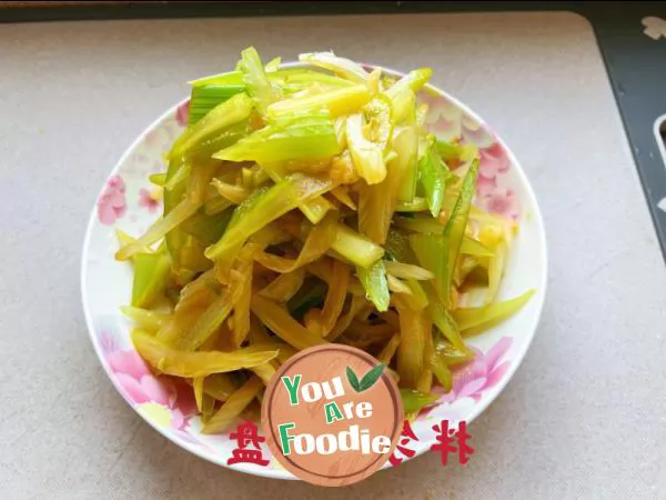 Mixed celery with mustard flavor