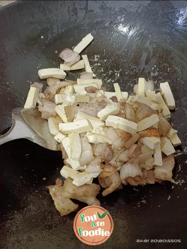 Fried tofu cake with pork