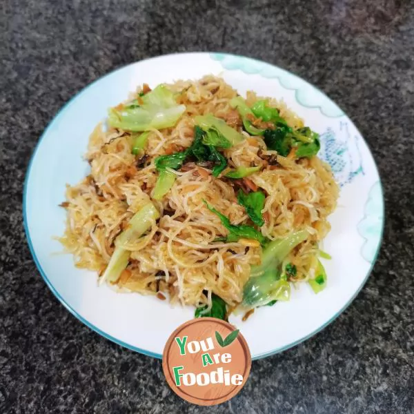 Fried-Rice-Noodles-with-Lettuce