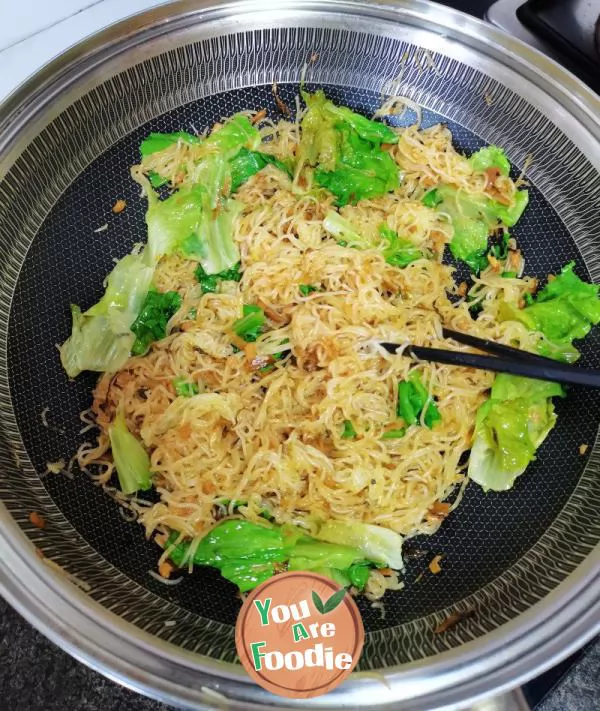 Fried Rice Noodles with Lettuce