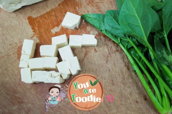 Noodles with green vegetables, tofu and eggs for more than 10 months