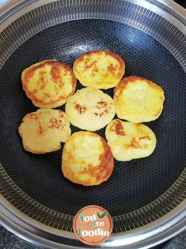 Egg pancake with mashed potatoes