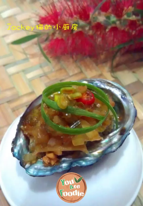 Steamed-Fresh-Abalone-with-scallion-oil