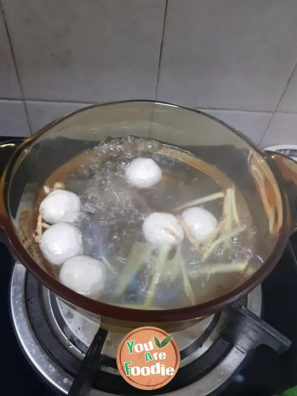 Green vegetable tofu ball soup