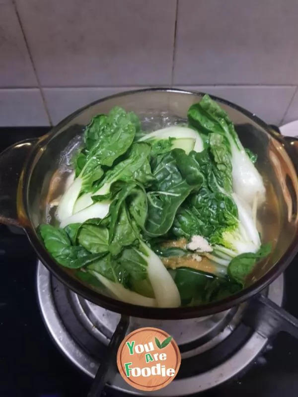 Green vegetable tofu ball soup