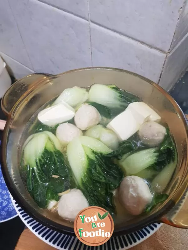 Green vegetable tofu ball soup