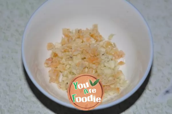 Baby cabbage with golden garlic and vermicelli