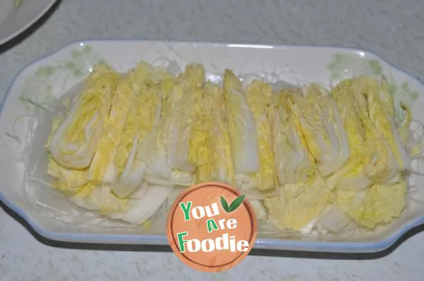 Baby cabbage with golden garlic and vermicelli