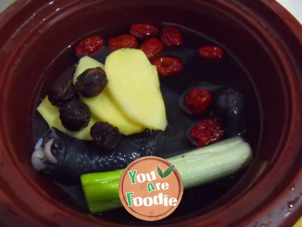 Buxue Yiqi black chicken soup