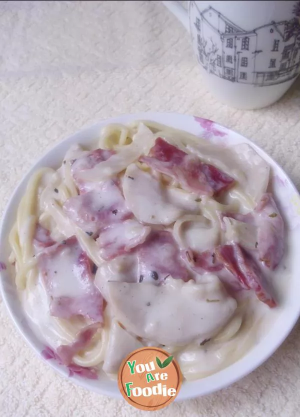 Spaghetti with cheese and bacon