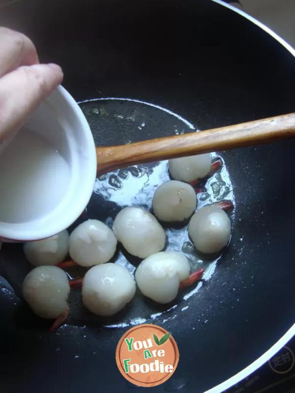 [Cantonese cuisine] shrimp balls with litchi