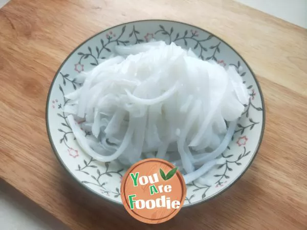 Tossed Clear Noodles in Chili Sauce