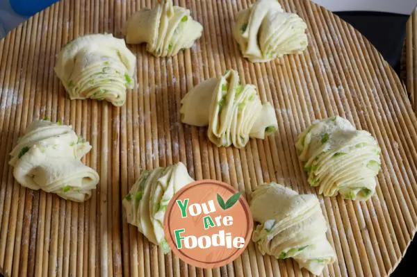 Corn flour and scallion rolls