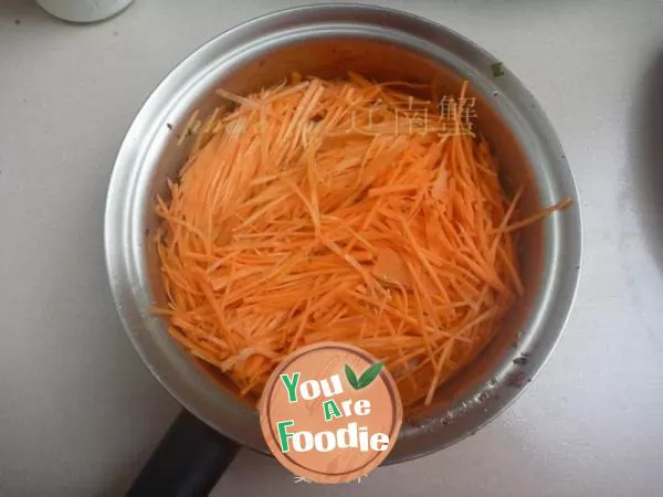 Shredded carrot with minced meat