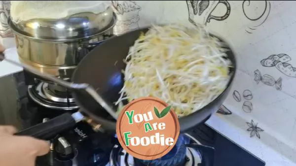 Sauteed Bean Sprouts with Vinegar Sauce