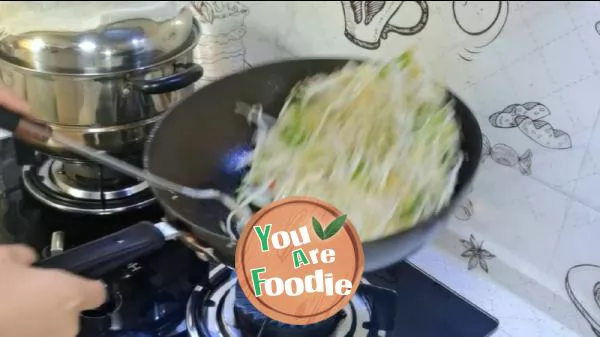 Sauteed Bean Sprouts with Vinegar Sauce