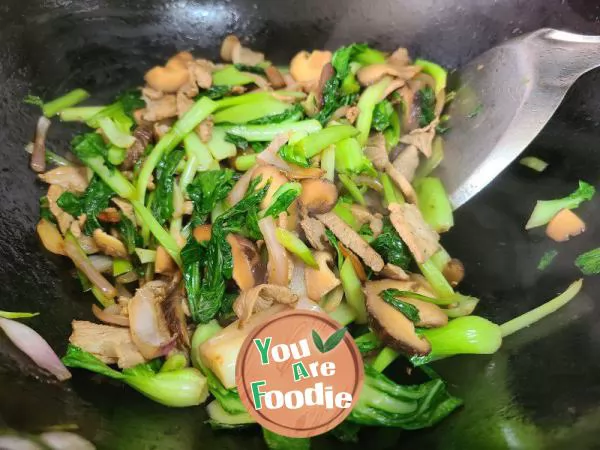 Fried Pork Slices with Broccoli and Mushroom