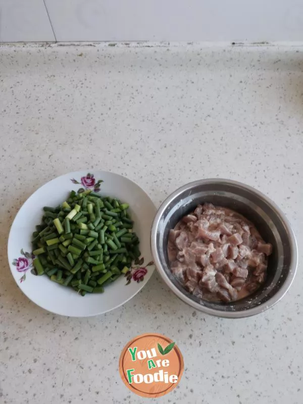 Stir fried pork with garlic sprouts