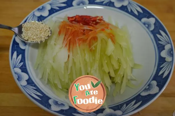 Shredded bamboo shoots in red oil