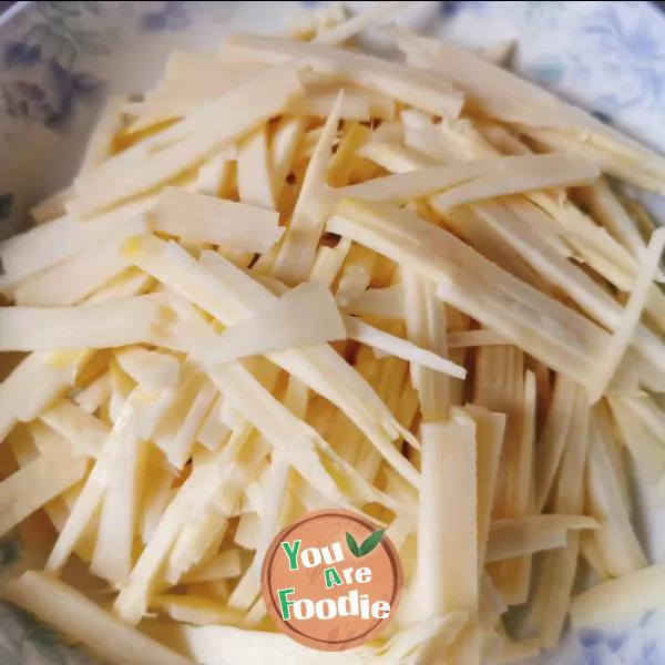 Sauted shredded pork with preserved vegetables and bamboo shoots