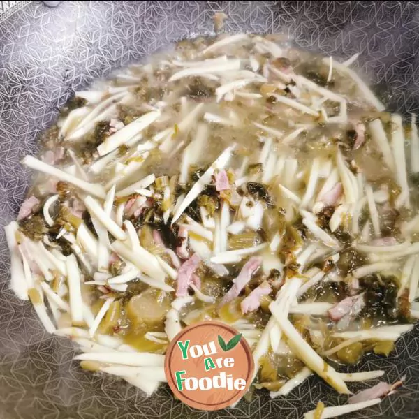 Sauted shredded pork with preserved vegetables and bamboo shoots