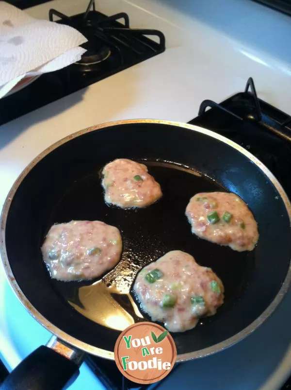 Egg meat cake with chives