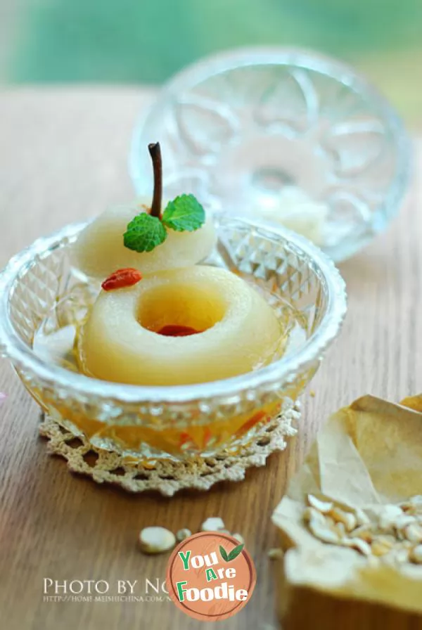 Stewed snow pear with scallop and rock sugar