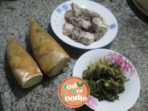 Dragon bone soup with preserved vegetables and bamboo shoots