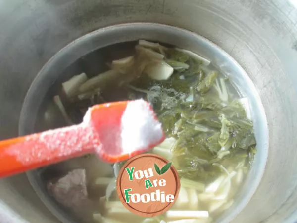 Dragon bone soup with preserved vegetables and bamboo shoots