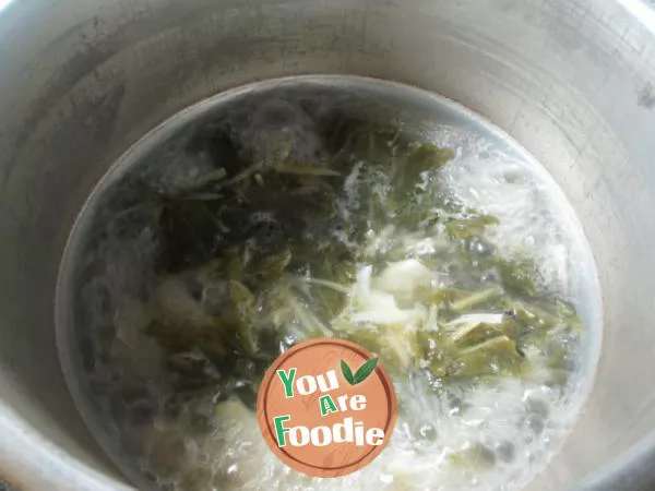 Dragon bone soup with preserved vegetables and bamboo shoots