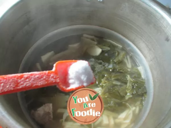 Dragon bone soup with preserved vegetables and bamboo shoots