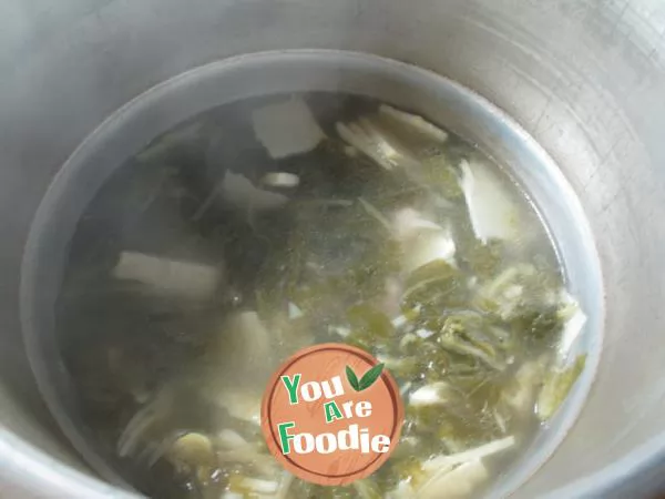 Dragon bone soup with preserved vegetables and bamboo shoots