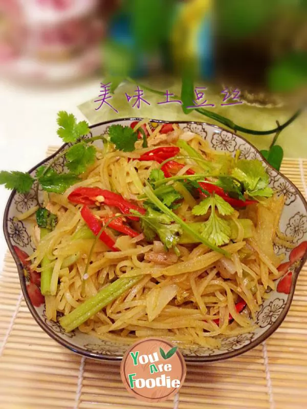 Stir fried shredded potato with chili